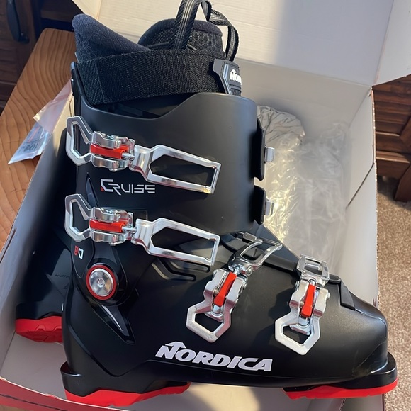 NEW STILL IN BOX NORDICA SKI BOOTS - Picture 2 of 6